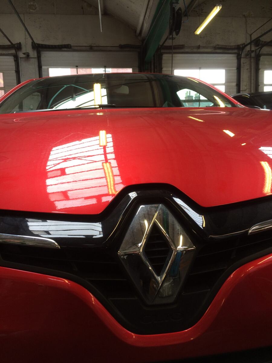 Renault badge on a red Clio