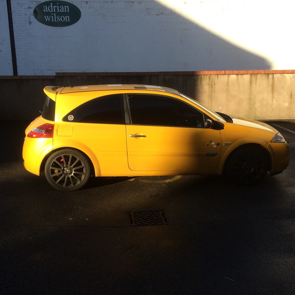 Yellow Renault Mégane RS outside the garage